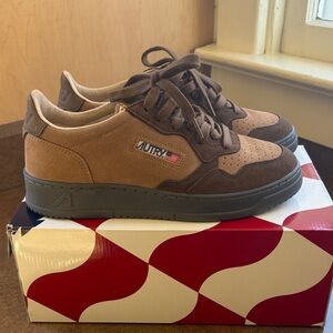 Autry Medalist Low 40 US 7 Men’s or US 9 Woman’s Brown NWB